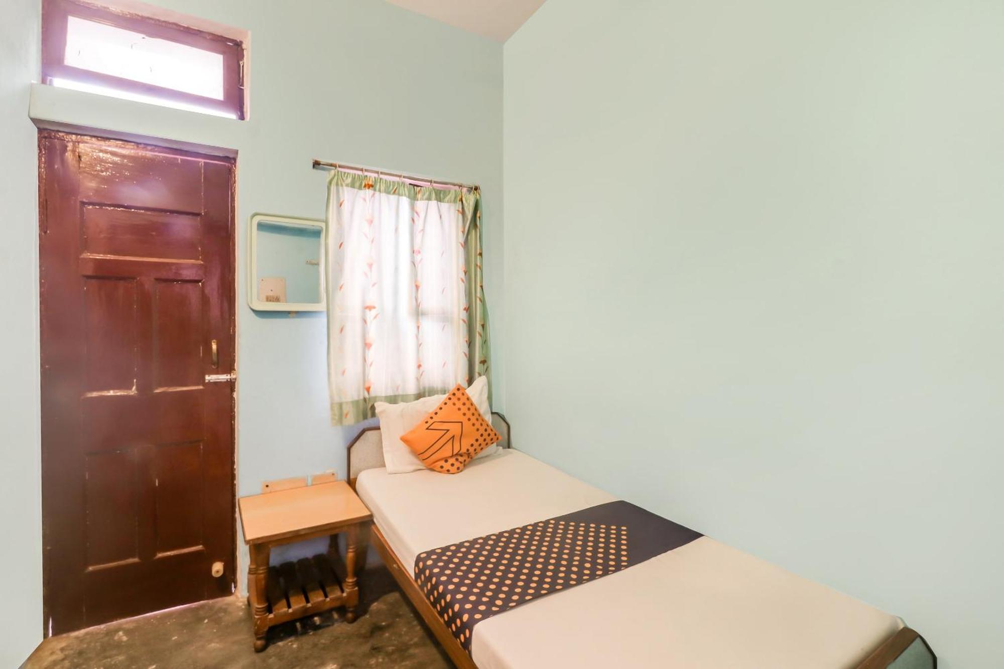 Spot On Mishra Guest House พาราณสี ภายนอก รูปภาพ