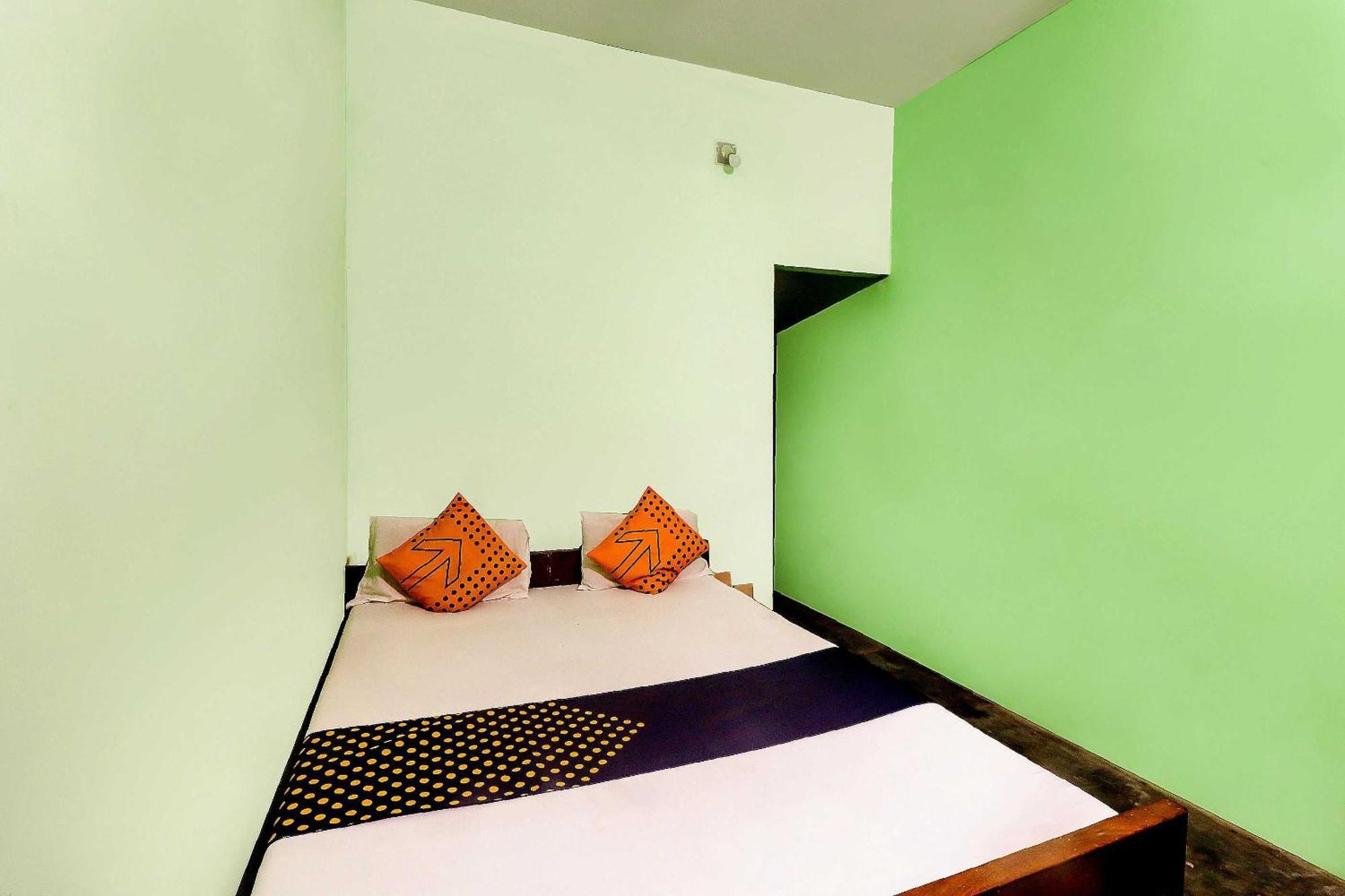 Spot On Mishra Guest House พาราณสี ภายนอก รูปภาพ