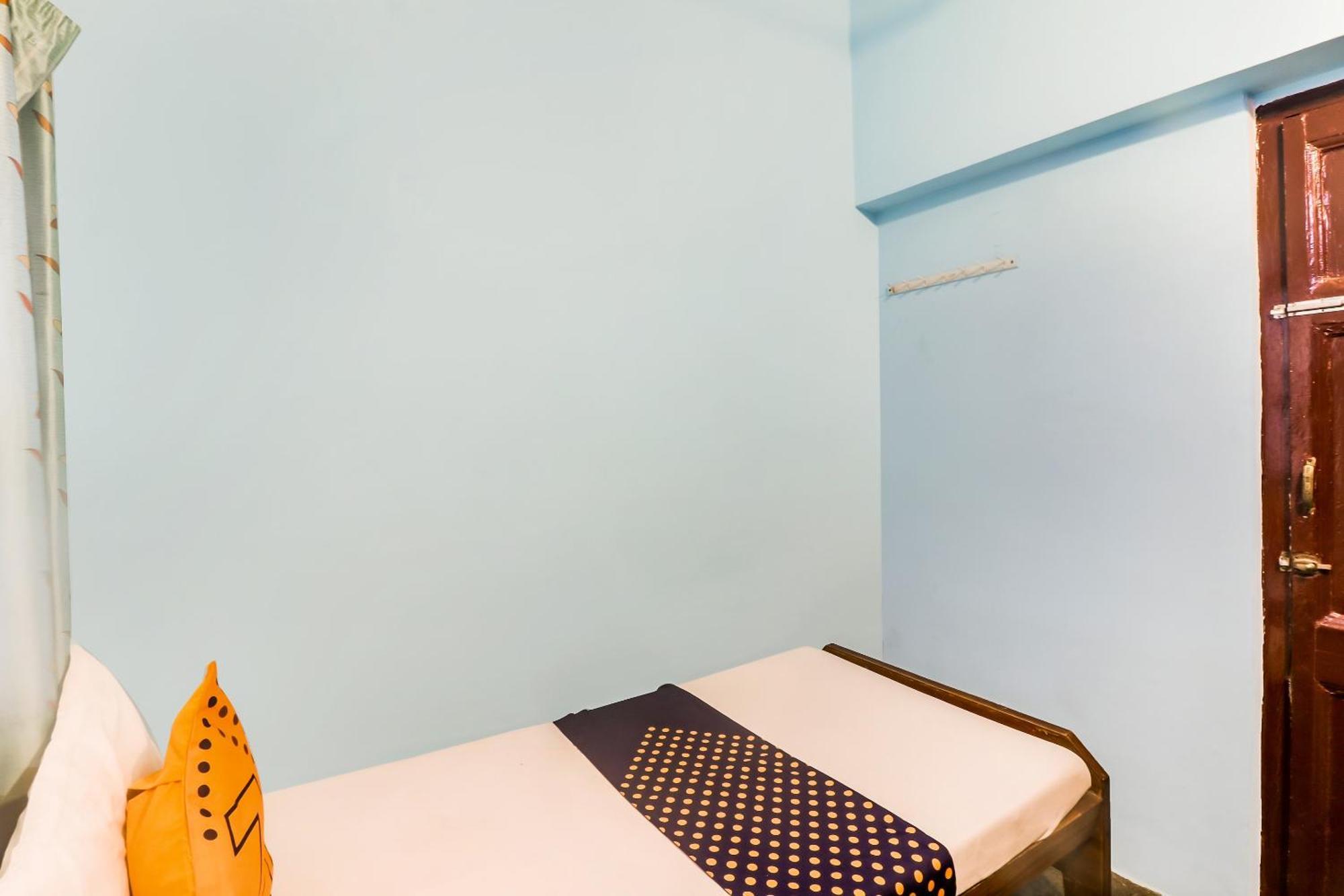 Spot On Mishra Guest House พาราณสี ภายนอก รูปภาพ