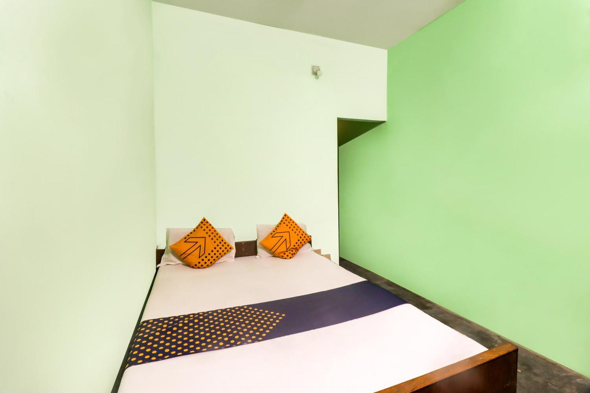 Spot On Mishra Guest House พาราณสี ภายนอก รูปภาพ