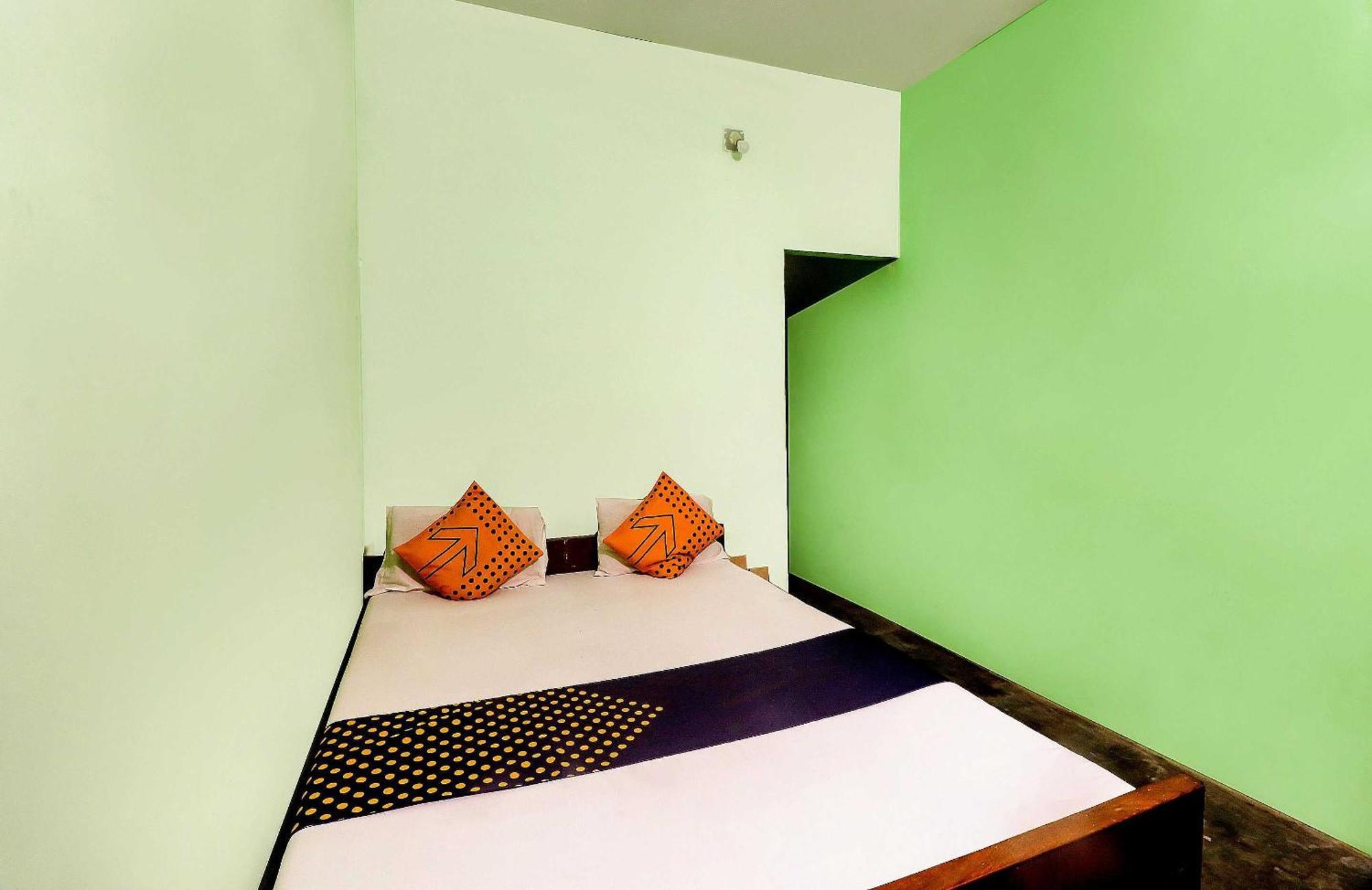 Spot On Mishra Guest House พาราณสี ภายนอก รูปภาพ