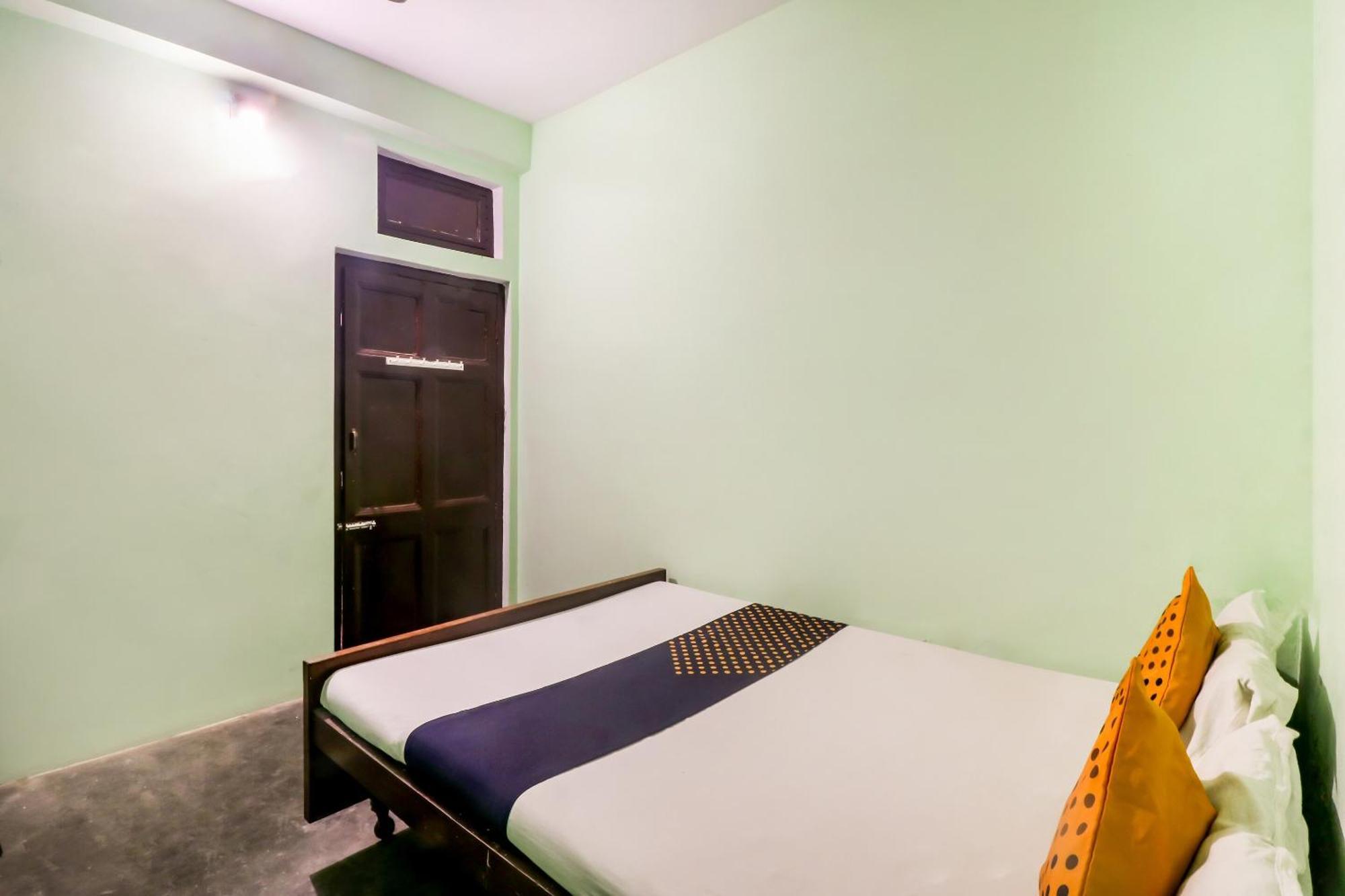 Spot On Mishra Guest House พาราณสี ภายนอก รูปภาพ