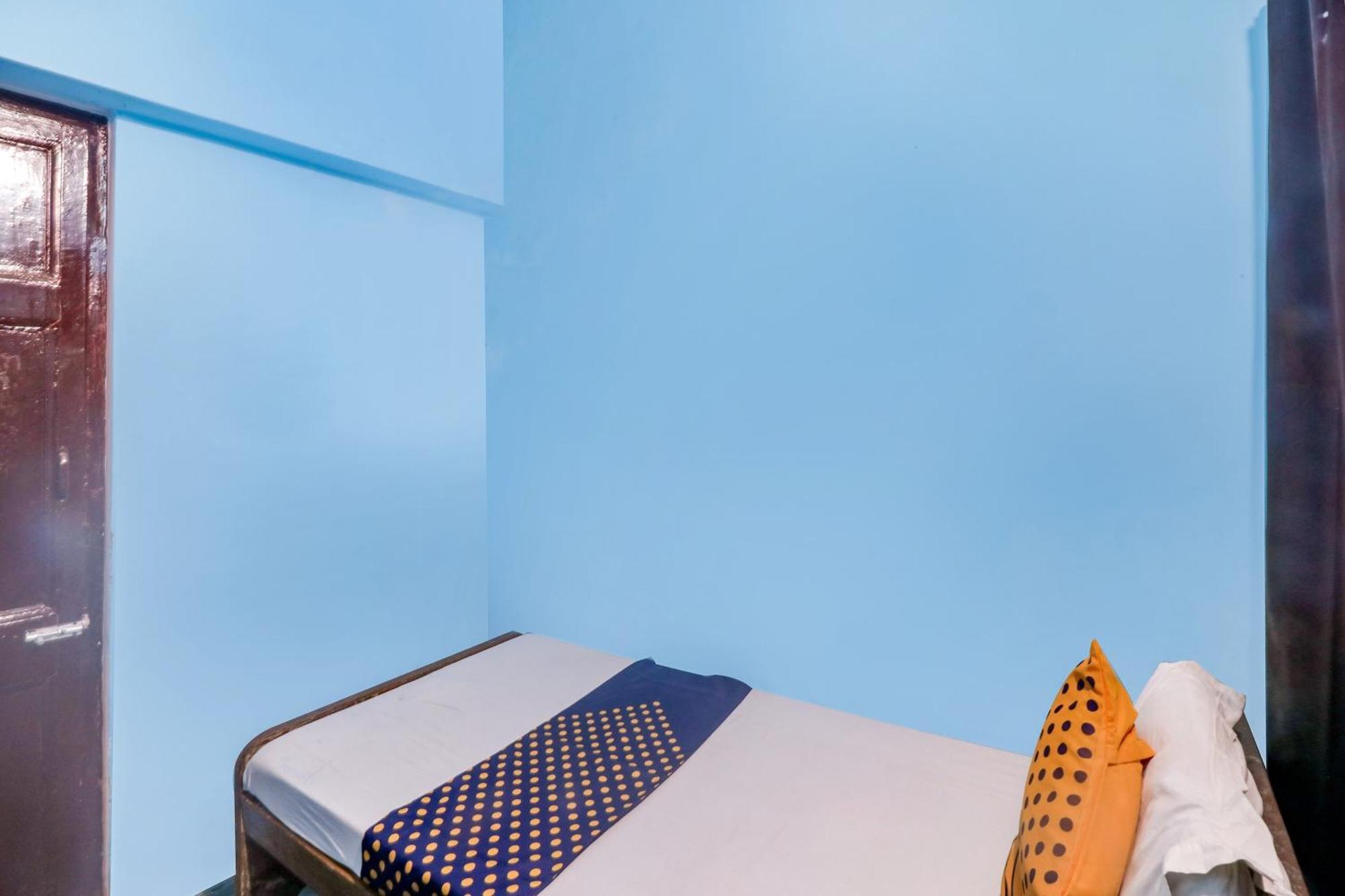 Spot On Mishra Guest House พาราณสี ภายนอก รูปภาพ