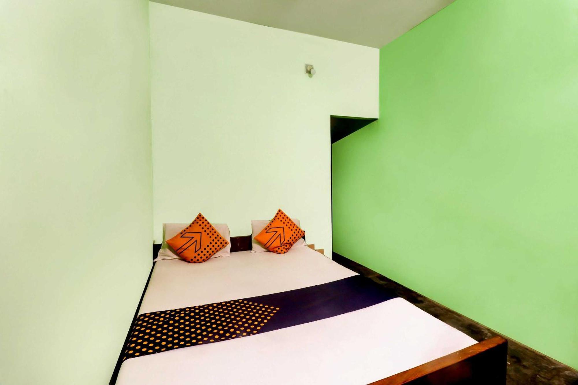 Spot On Mishra Guest House พาราณสี ภายนอก รูปภาพ