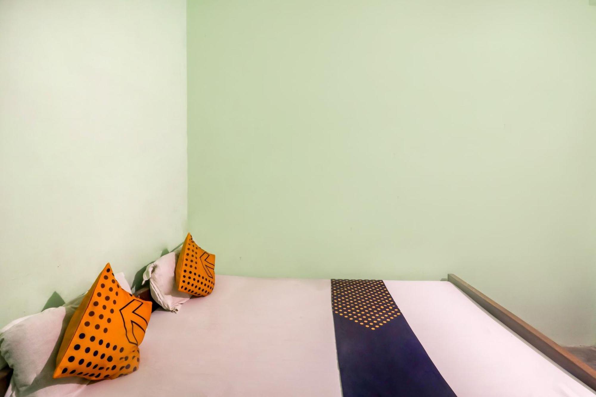 Spot On Mishra Guest House พาราณสี ภายนอก รูปภาพ