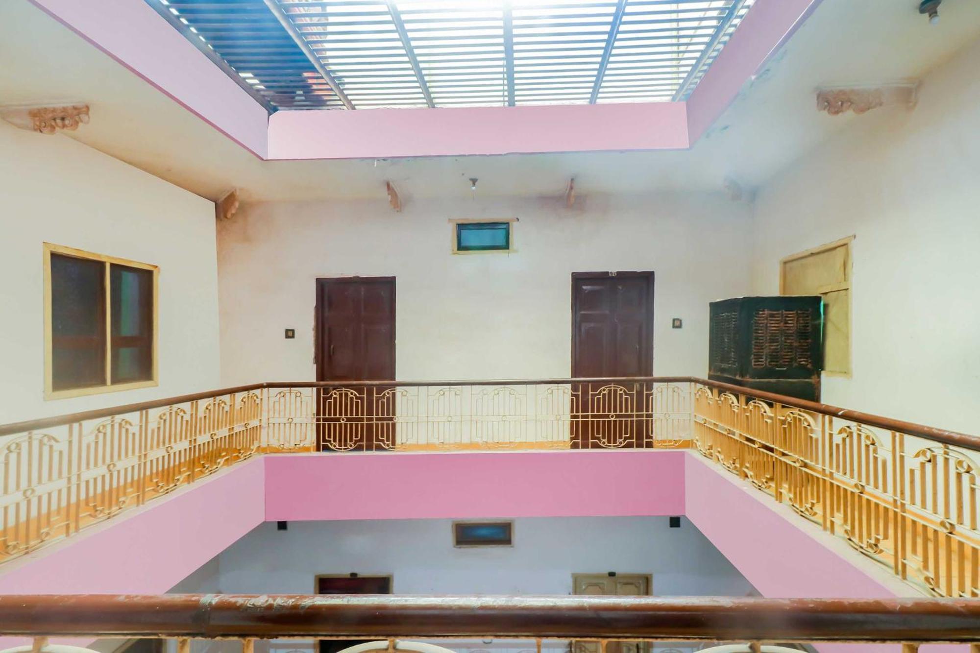 Spot On Mishra Guest House พาราณสี ภายนอก รูปภาพ