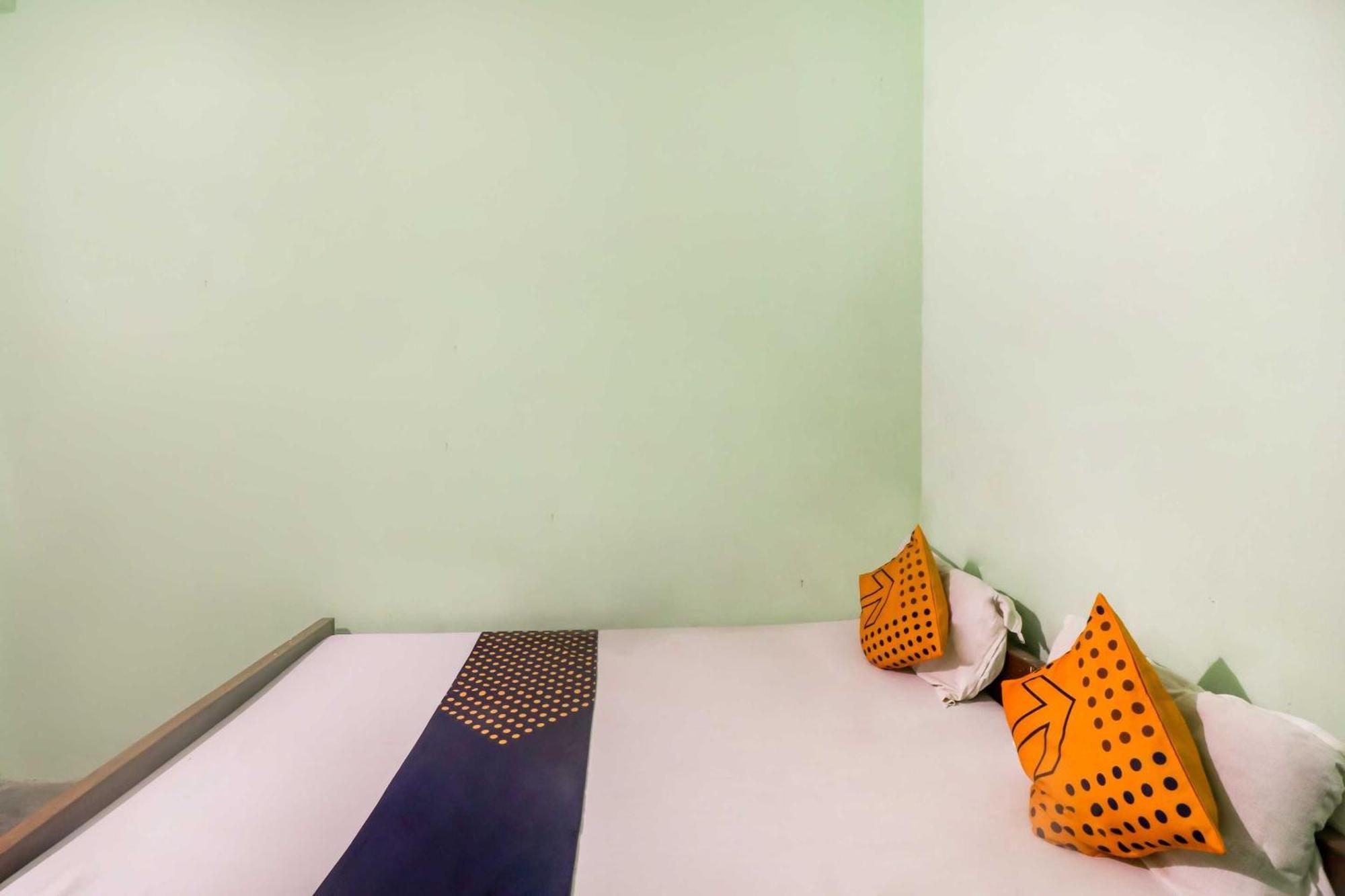 Spot On Mishra Guest House พาราณสี ภายนอก รูปภาพ
